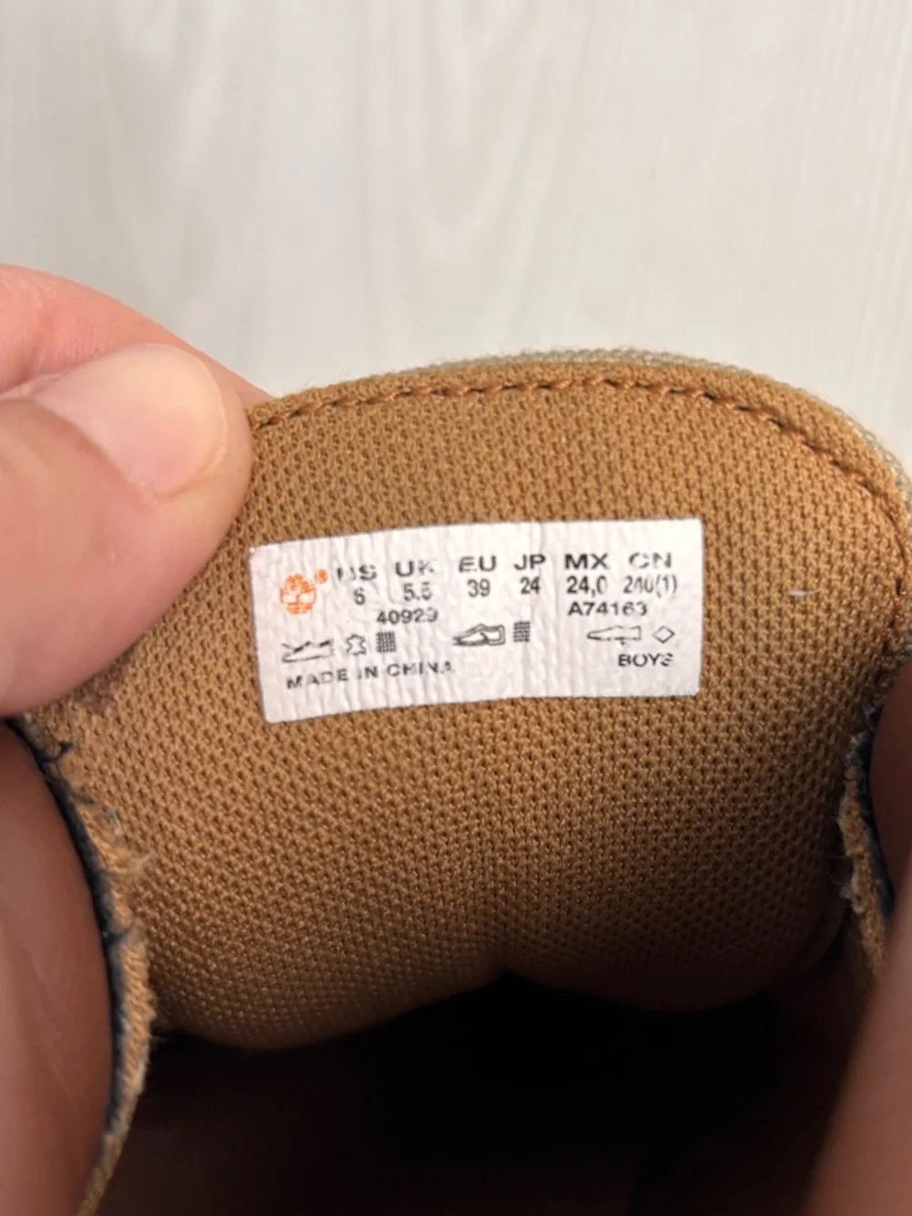 Timberland Premium Field Boots in Medium Brown Boys 6 NWOB